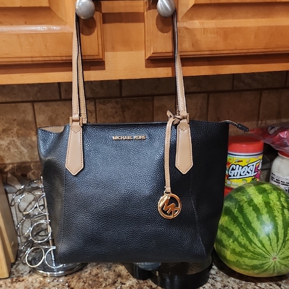 Michael Kors Black and Tan Tote Bag - Picture 1 of 8